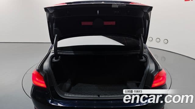 BMW 5 Series 2020 — ფოტო 18/20