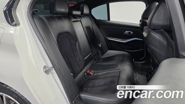 BMW 3 Series 2019 — Şəkil 12/20
