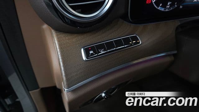 Mercedes-Benz E-Class 2019 — фото 20 из 20