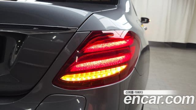 Mercedes-Benz E-Class 2019 — Şəkil 24/31
