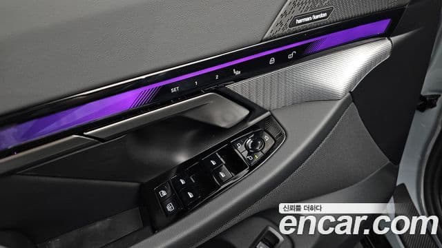 BMW 5 Series 2025 — Photo 24/34