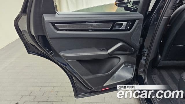 Porsche Cayenne 2022 — Photo 14/30