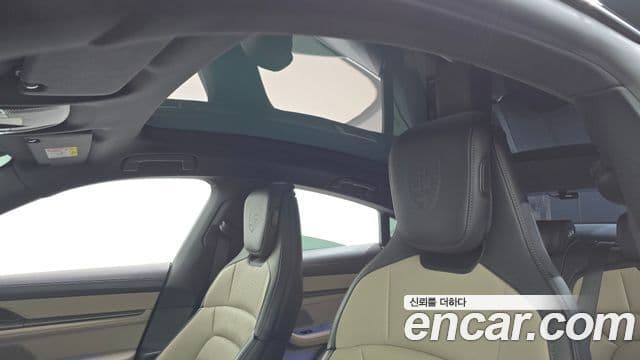 Porsche Taycan 2024 — Photo 30/36