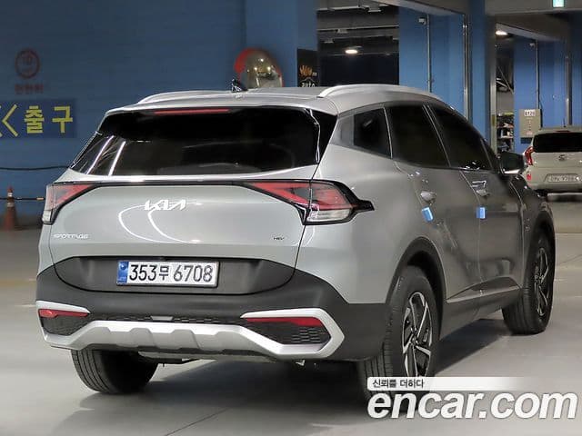 Kia Sportage 2023 — ფოტო 3/20