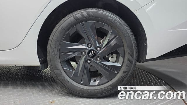 Hyundai The New Avante Hybrid 2023 — Photo 9/32