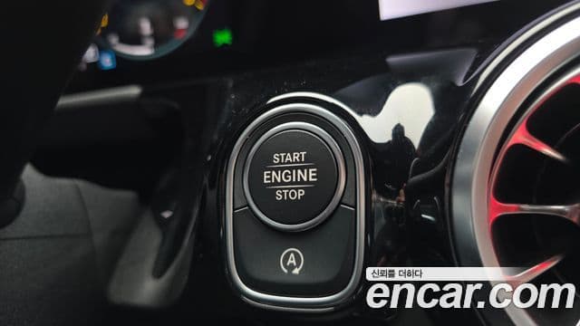Mercedes-Benz GLA-Class 2023 — фото 17 из 20