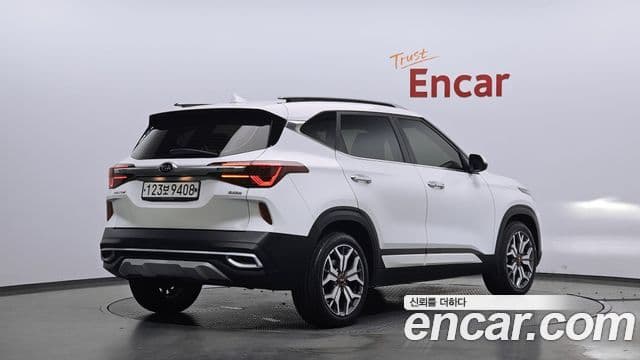 Kia Seltos 2020 — ფოტო 2/20