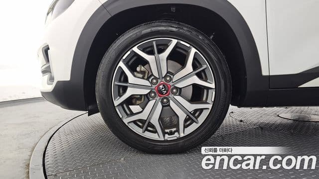 Kia Seltos 2020 — ფოტო 5/20