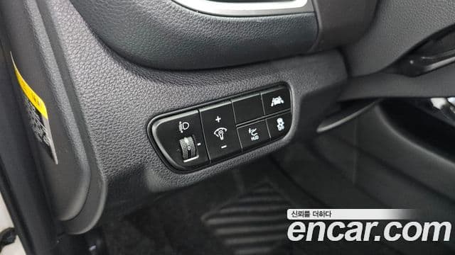 Kia Seltos 2020 — ფოტო 16/20