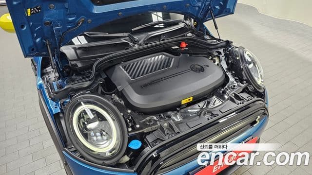 Mini Cooper Electric 2023 — ფოტო 15/20