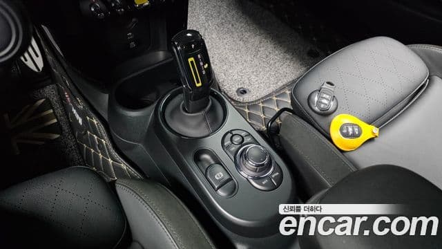 Mini Cooper Electric 2023 — ფოტო 12/20