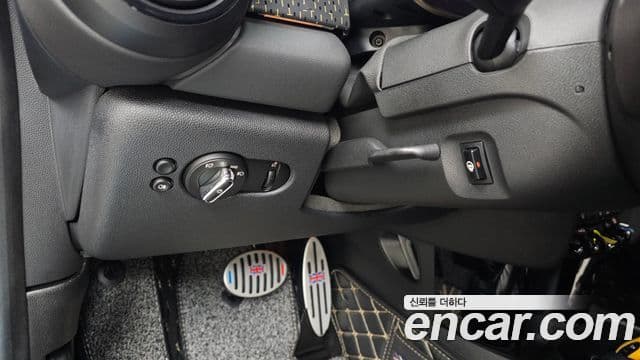 Mini Cooper Electric 2023 — ფოტო 5/20