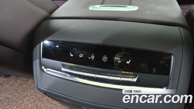 Cadillac Escalade 2023 — ფოტო 15/20