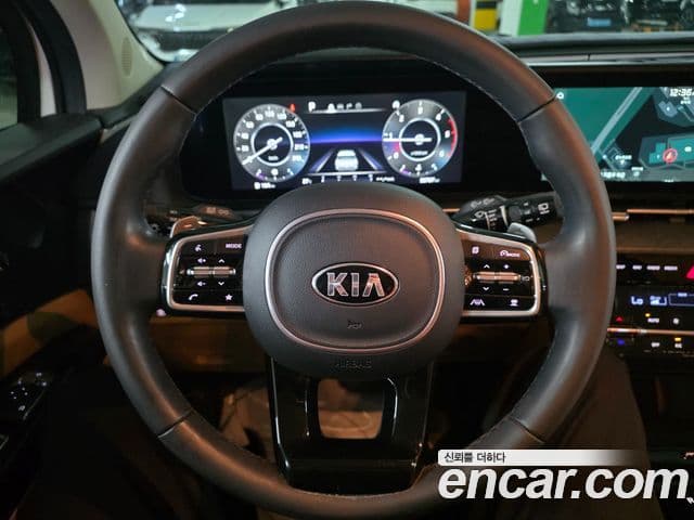 Kia Carnival 2021 — фото 4 из 20