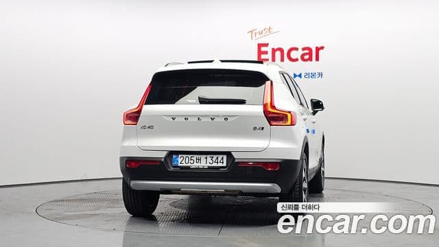 Volvo XC40 2025 — ფოტო 4/20
