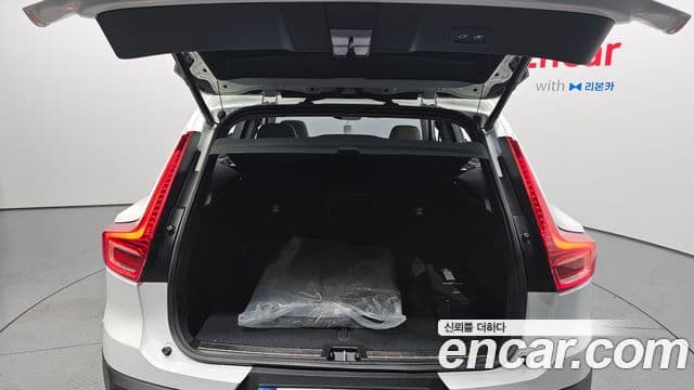 Volvo XC40 2025 — фото 20 из 20
