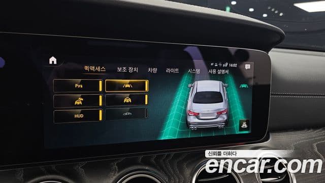Mercedes-Benz E-Class 2022 — ფოტო 17/20