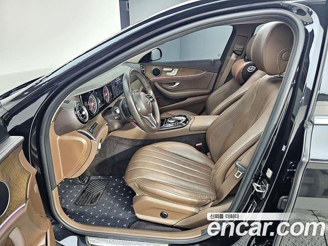 Mercedes-Benz E-Class 2019 — Şəkil 19/20