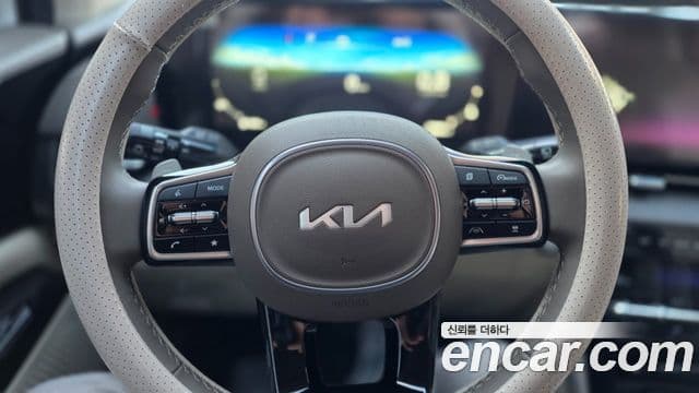 Kia Carnival 2023 — фото 13 из 17