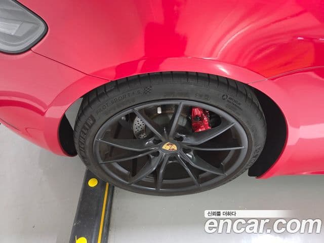 Porsche 718 Boxster 2018 — фото 8 из 12
