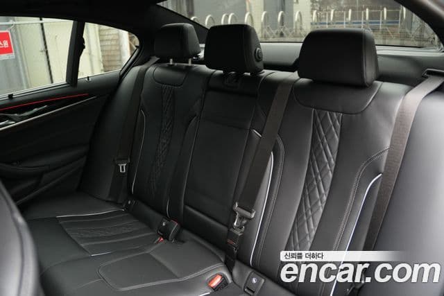 BMW 5 Series 2023 — ფოტო 12/20