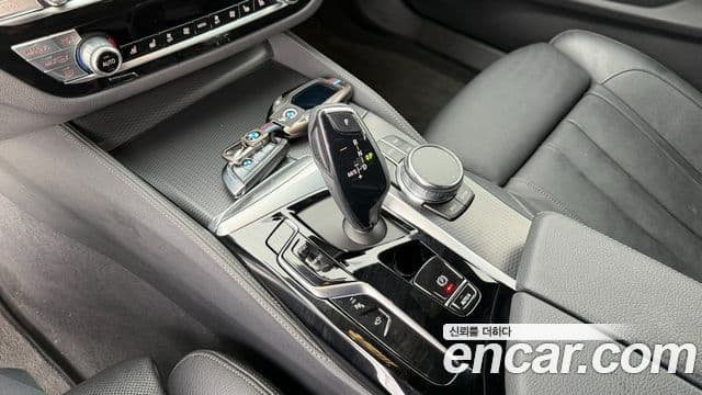 BMW 5 Series 2023 — фото 8 из 20