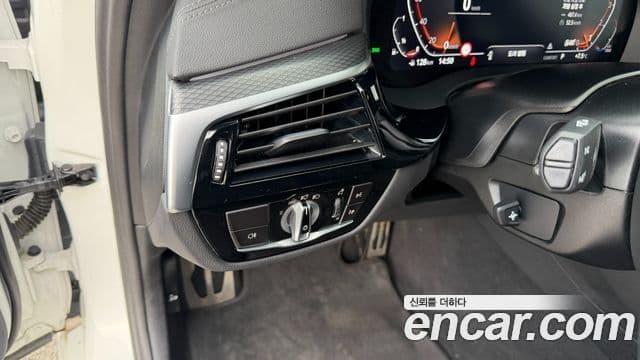 BMW 5 Series 2023 — фото 10 из 20