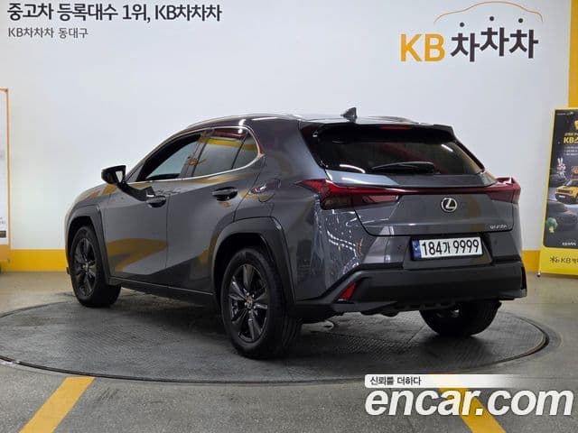 Lexus UX250h 2023 — ფოტო 2/20