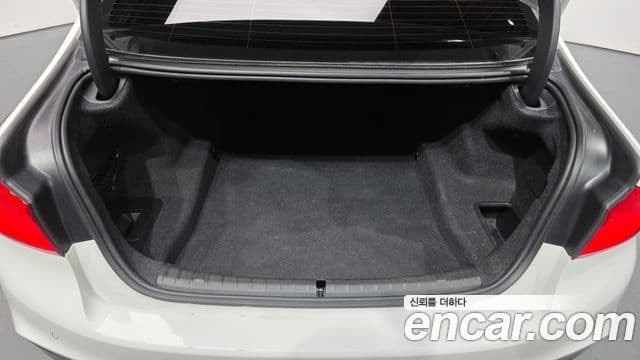 BMW 5 Series 2019 — Фото 18/20