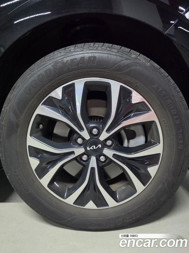Kia Carnival 2023 — фото 14 из 20