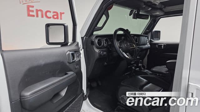 Jeep Wrangler 2020 — ფოტო 10/20
