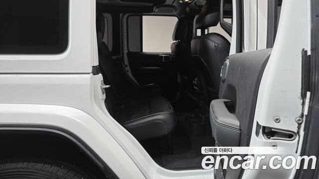 Jeep Wrangler 2020 — ფოტო 11/20