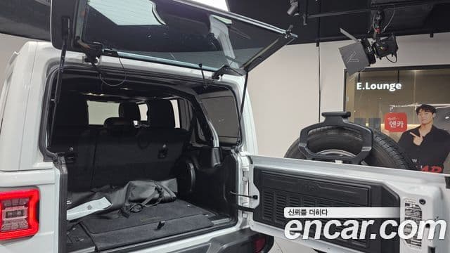 Jeep Wrangler 2020 — ფოტო 16/20