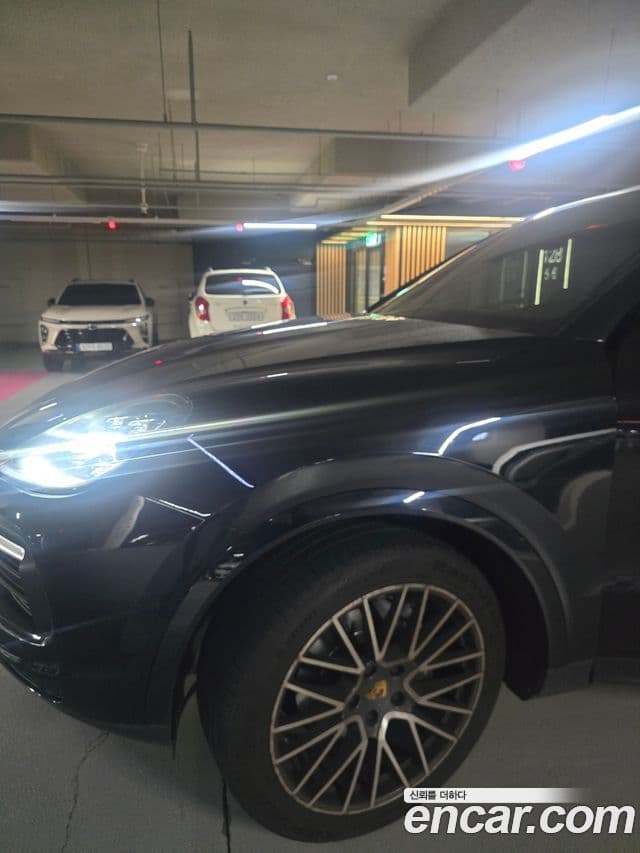 Porsche Cayenne 2020 — Photo 4/9