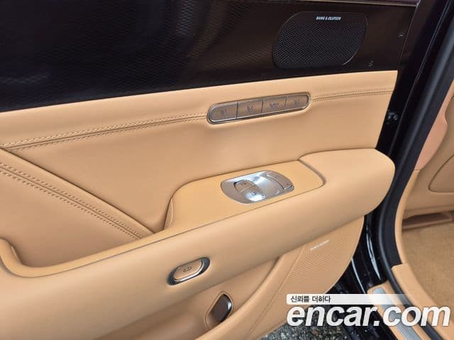 Genesis G90 2022 — фото 16 из 16