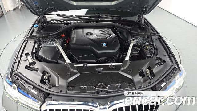 BMW 5 Series 2023 — Photo 2/20