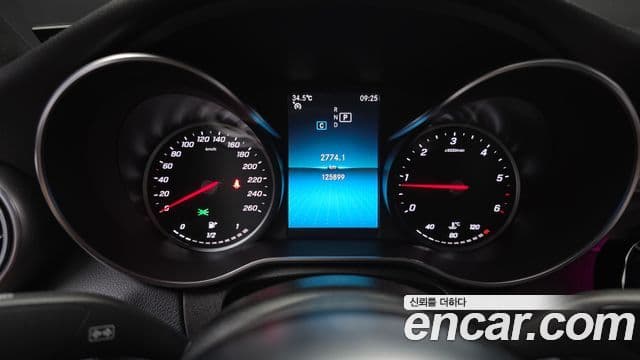 Mercedes-Benz C-Class 2019 — ფოტო 8/20
