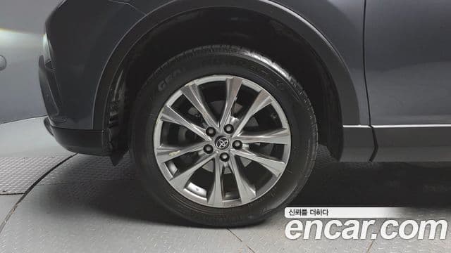 Toyota RAV4 2018 — Şəkil 5/20
