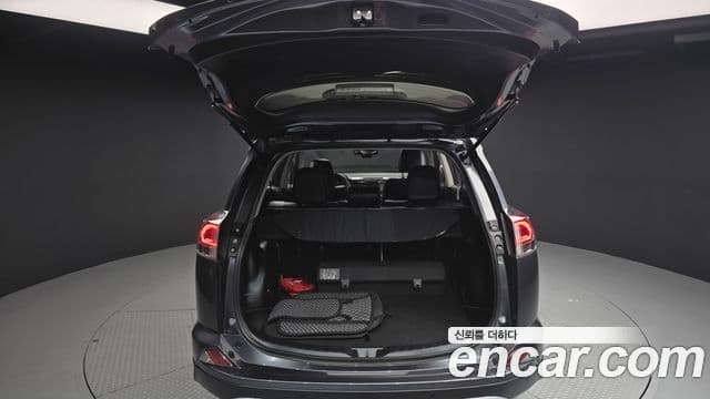 Toyota RAV4 2018 — Şəkil 2/20