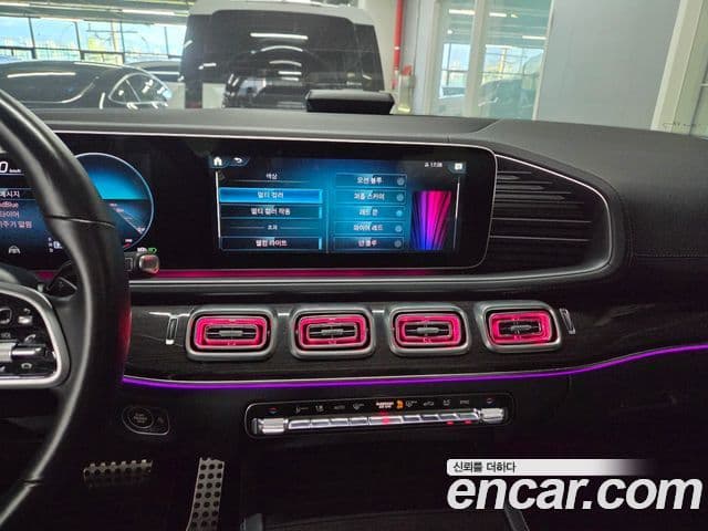 Mercedes-Benz GLE-Class 2021 — Photo 19/20