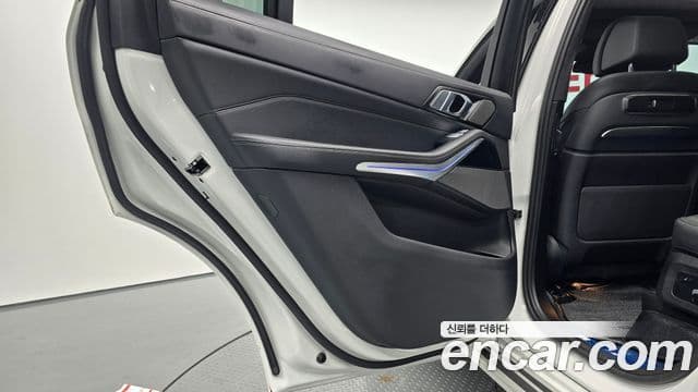 BMW X7 2024 — Photo 32/33