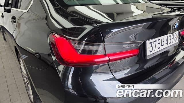 BMW 3 Series 2019 — Şəkil 10/30