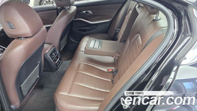 BMW 3 Series 2019 — Şəkil 21/30