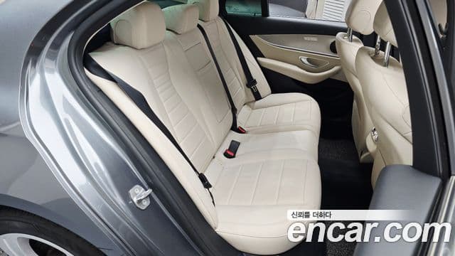 Mercedes-Benz E-Class 2018 — ფოტო 11/20