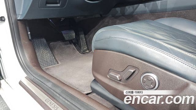 Genesis Electrified G80 2021 — фото 16 из 20