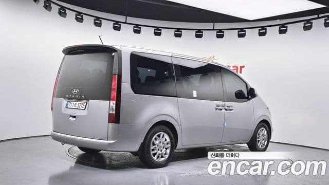 Hyundai Staria 2022 — фото 2 из 20