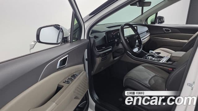 Kia Carnival 2025 — фото 11 из 20