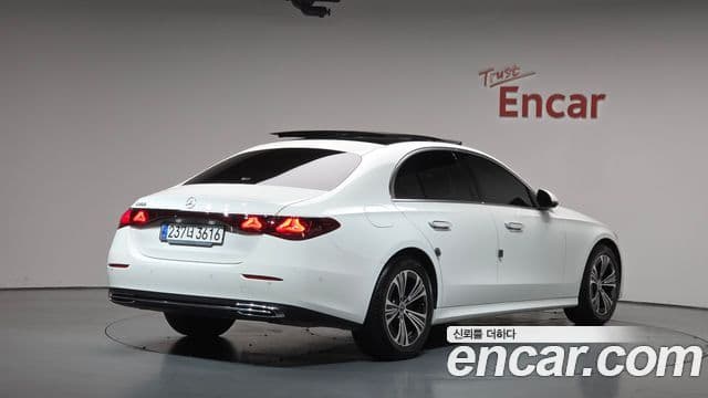 Mercedes-Benz E-Class 2024 — ფოტო 2/20
