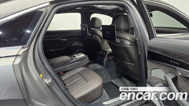 Audi A8 2021 — фото 11 из 20