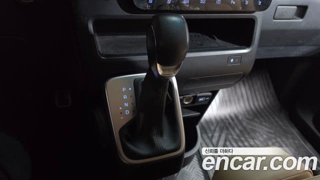 Hyundai Staria 2024 — ფოტო 9/20